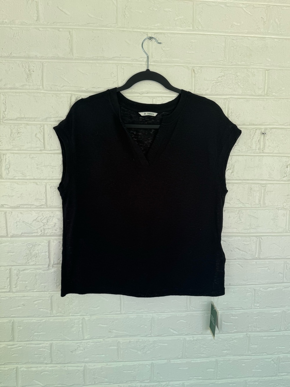 New Halara Women’s Black V-Neck Cap Sleeve Top